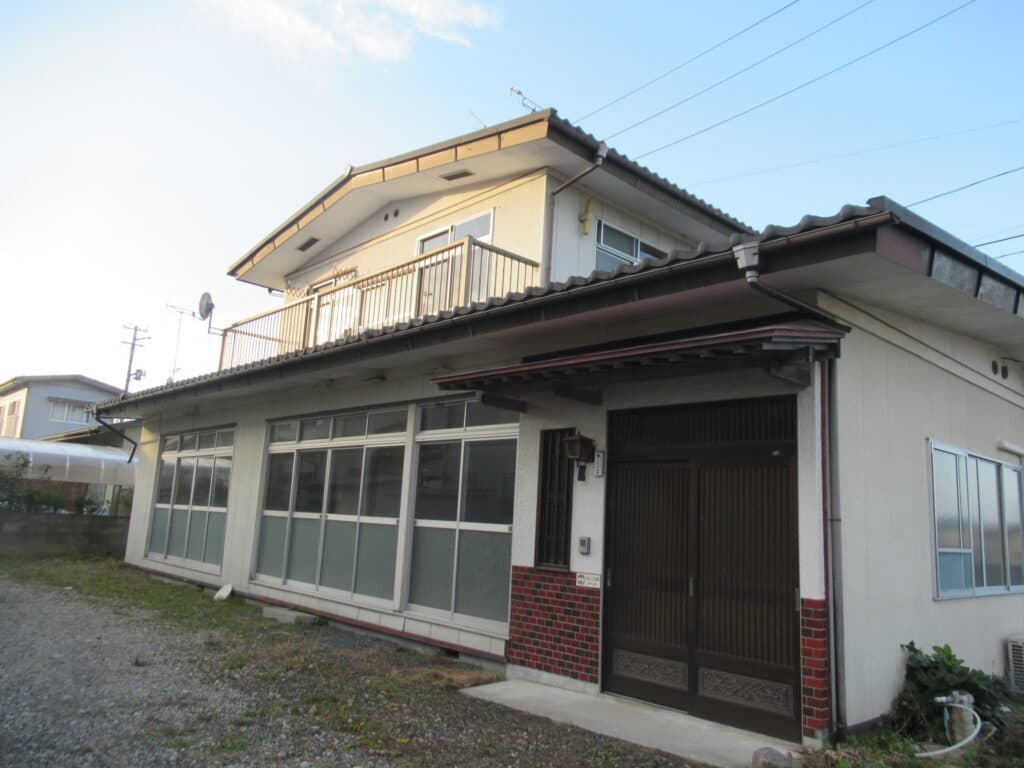 近くに水無川の河川敷と公園。散歩もはかどる好立地(原町区仲町一丁目)