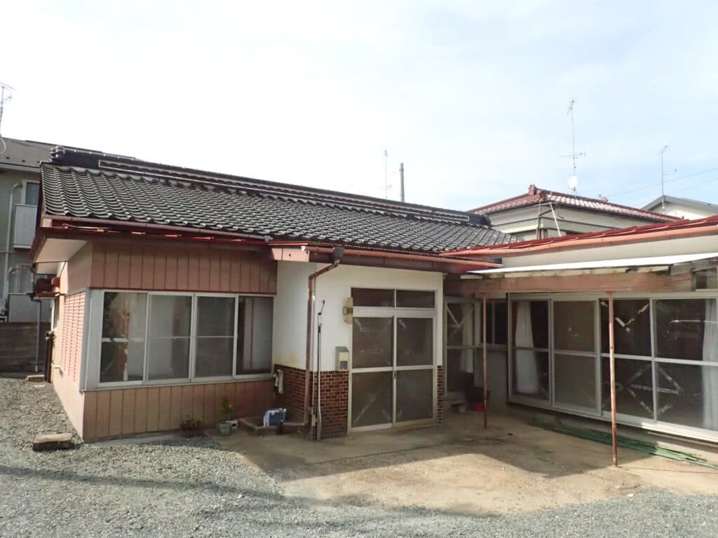 平屋の母屋と離れがある物件（原町区本陣前二丁目）