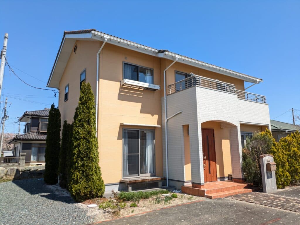 可愛い外観の母屋と平屋の離れ付き！二世帯や事業を始める方におすすめ（小高区仲町二丁目）