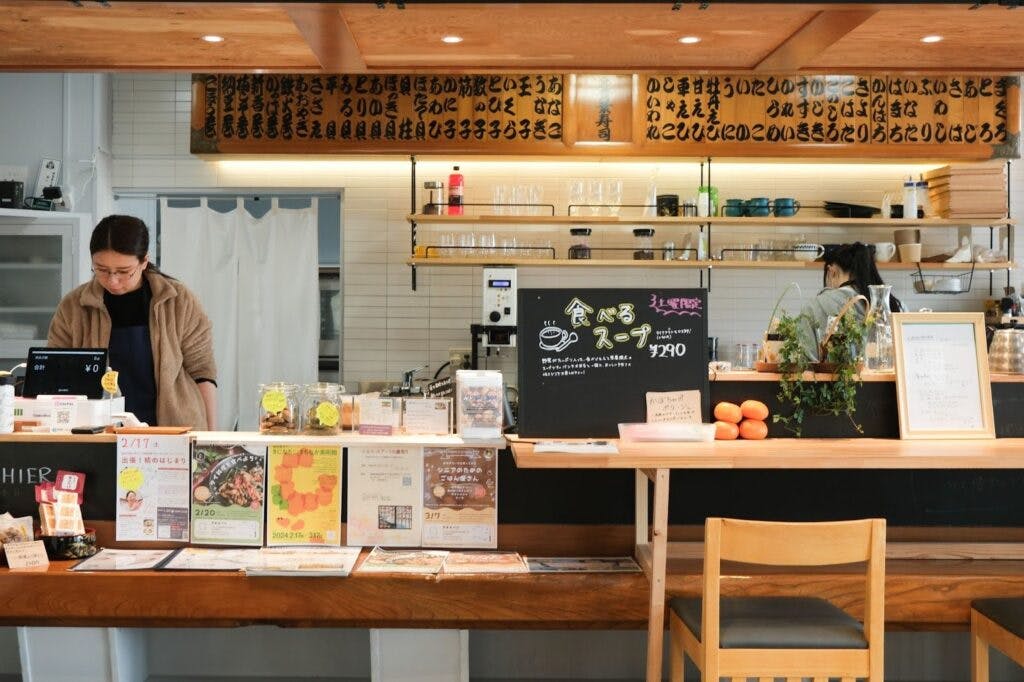 まちのアイコンだった寿司屋をリノベーション。子どもから大人まで、さまざまな人とつくるカフェ